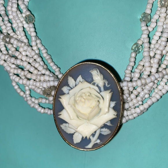 Vintage Cameo Jewelry Set - Picture 4 of 7